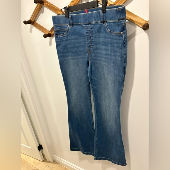 Spanx EveryWEAR FLARE High-Rise Stretch-Denim Jeans - Picture 2 of 11